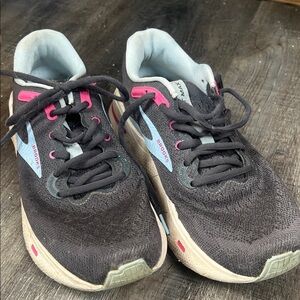 Brooks Women’s Ghost Max 9.5 good condition